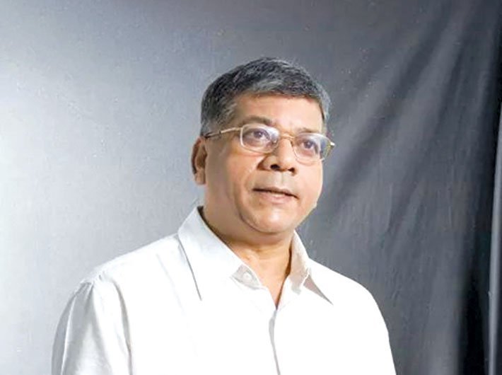 Maharashtra Politics: Prakash Ambedkar and Manoj Jarange shaking hands, symbolizing unity and collaboration for social change.