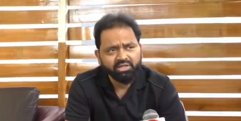 Dr. Vipin Itankar conducting a meeting to review preparations for LS elections. | Nagpur Election