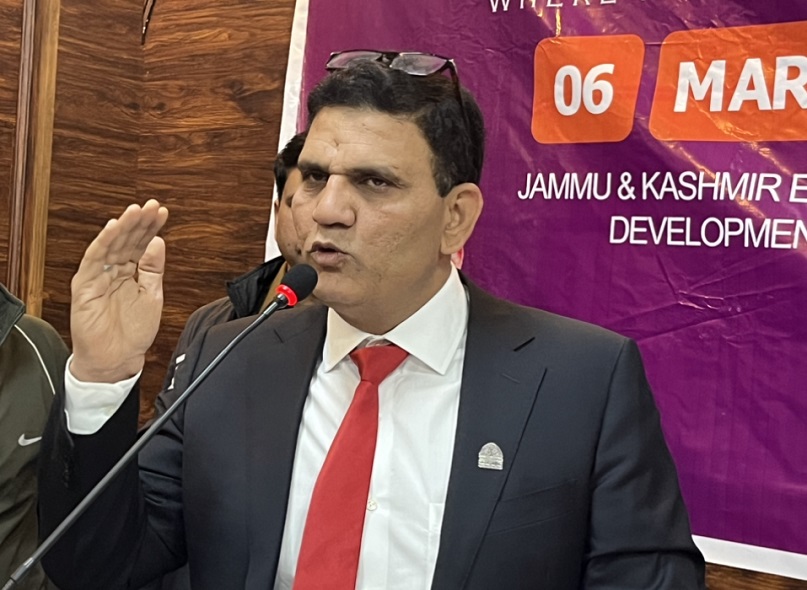Nagpur: Pyare Khan addressing a crowd, advocating for political engagement and support for BJP candidate Nitin Gadkari. | Muslim Voters