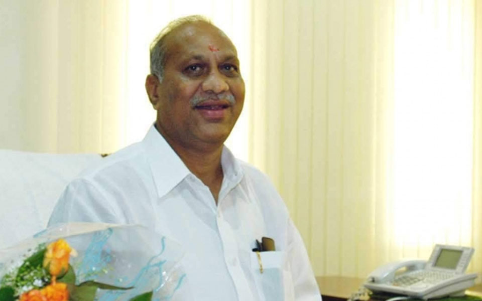 Nagpur: Congress leader Vilas Muttemwar addressing supporters during an election rally.