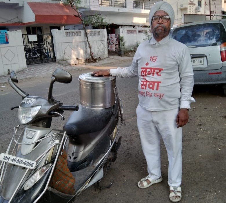 Langar Seva: Jamshed Singh Kapoor serving food to the needy in Nagpur, embodying selfless service.