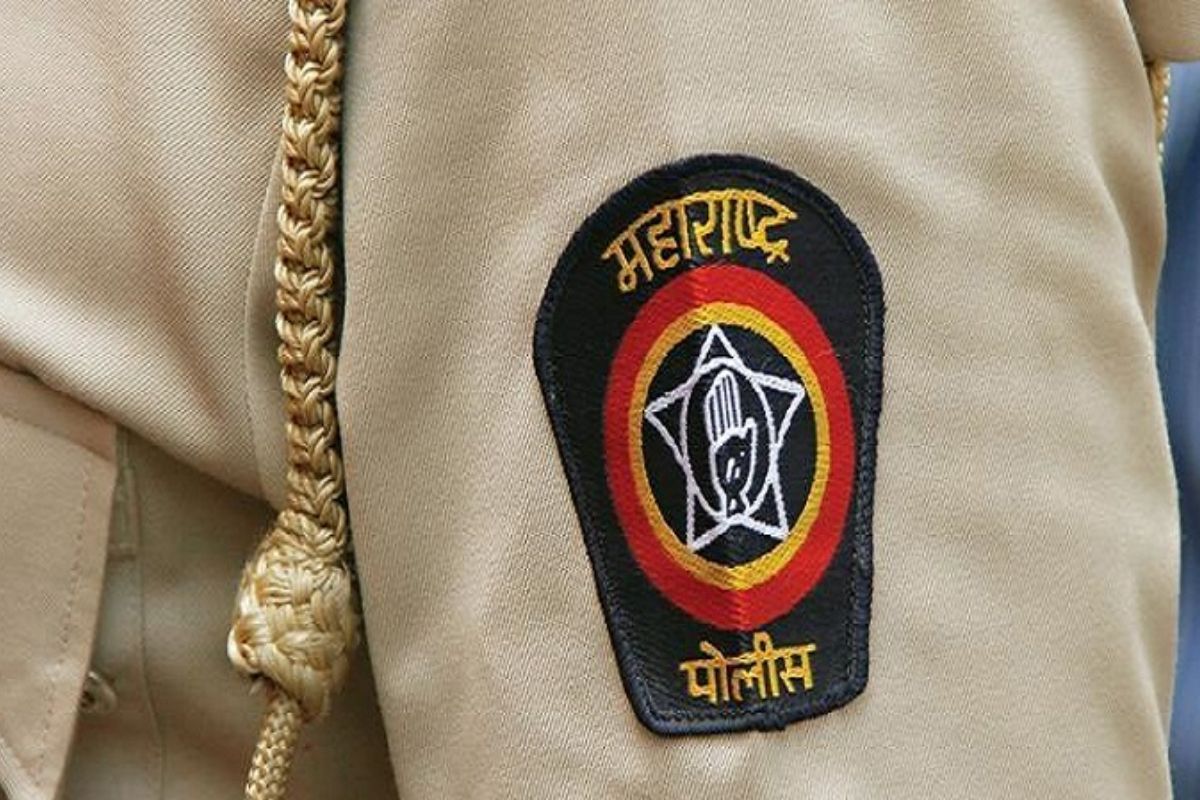 Diverse group of applicants applying for police constable positions in Nagpur.