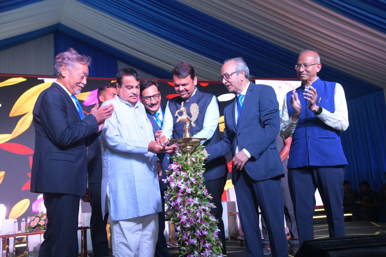 Nitin Gadkari inaugurating HORIBA's Greenfield manufacturing plant in Nagpur.