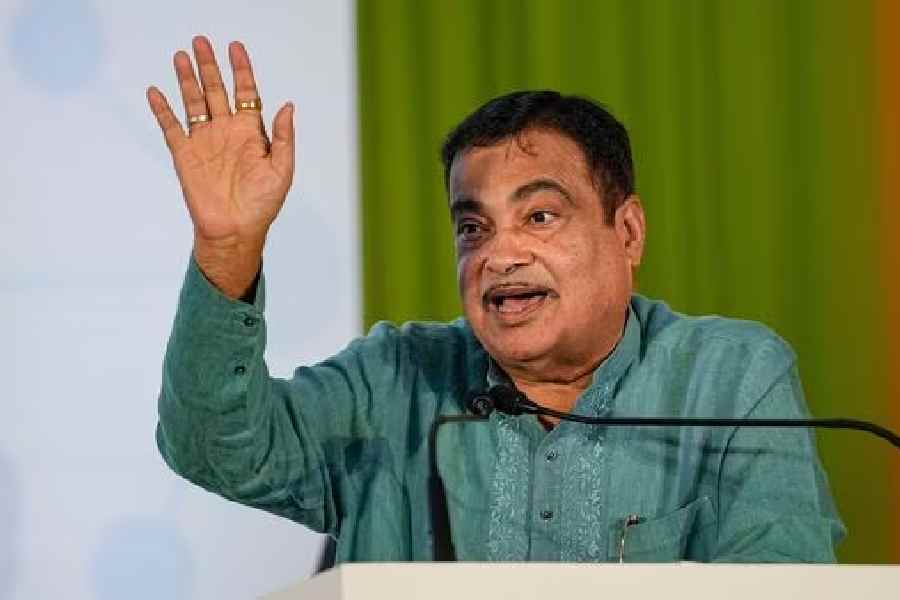 Nitin Gadkari speaking at a journalism award event, discussing his refusal of the PM post offer due to his principles and convictions.