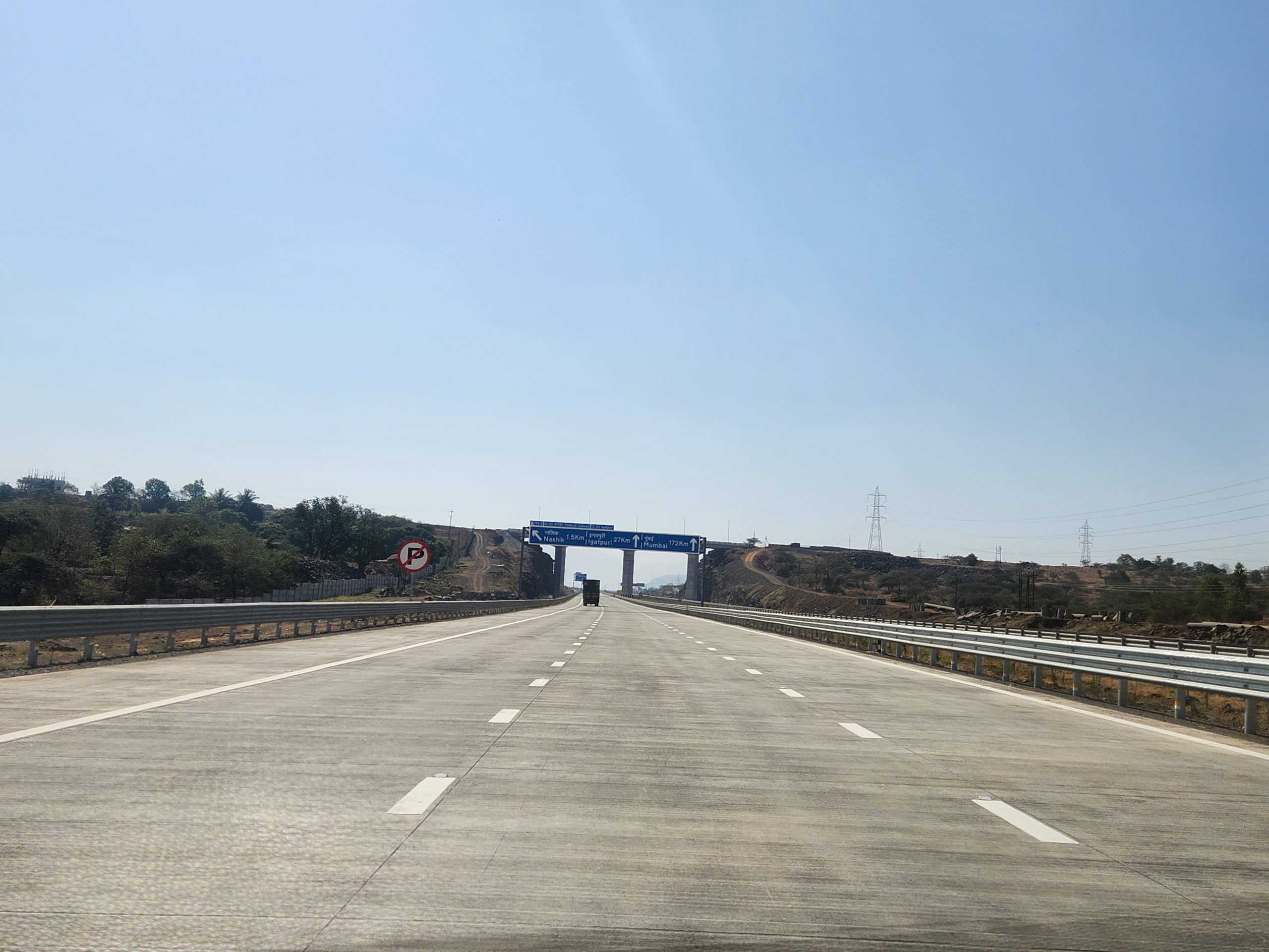 Samruddhi Mahamarg: A scenic view of the Mumbai-Nagpur Expressway with tunnels and viaducts.
