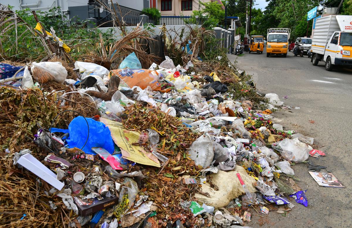 Pre-Diwali garbage surge in Nagpur leading to increased waste collection efforts.