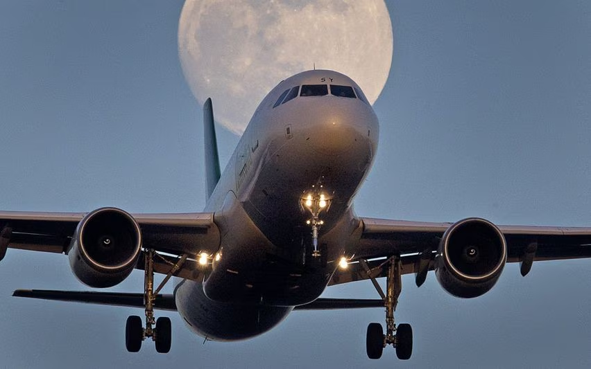 Airfare price drop for Diwali 2023 on domestic routes. Travelers enjoy lower fares.