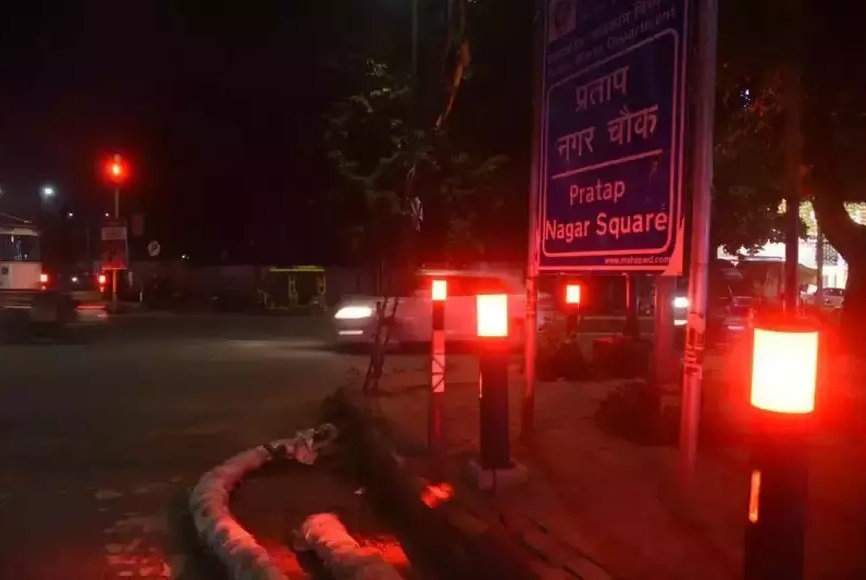 Illuminated signal bollards installed at key intersections in Nagpur to enhance traffic flow and pedestrian safety at night.