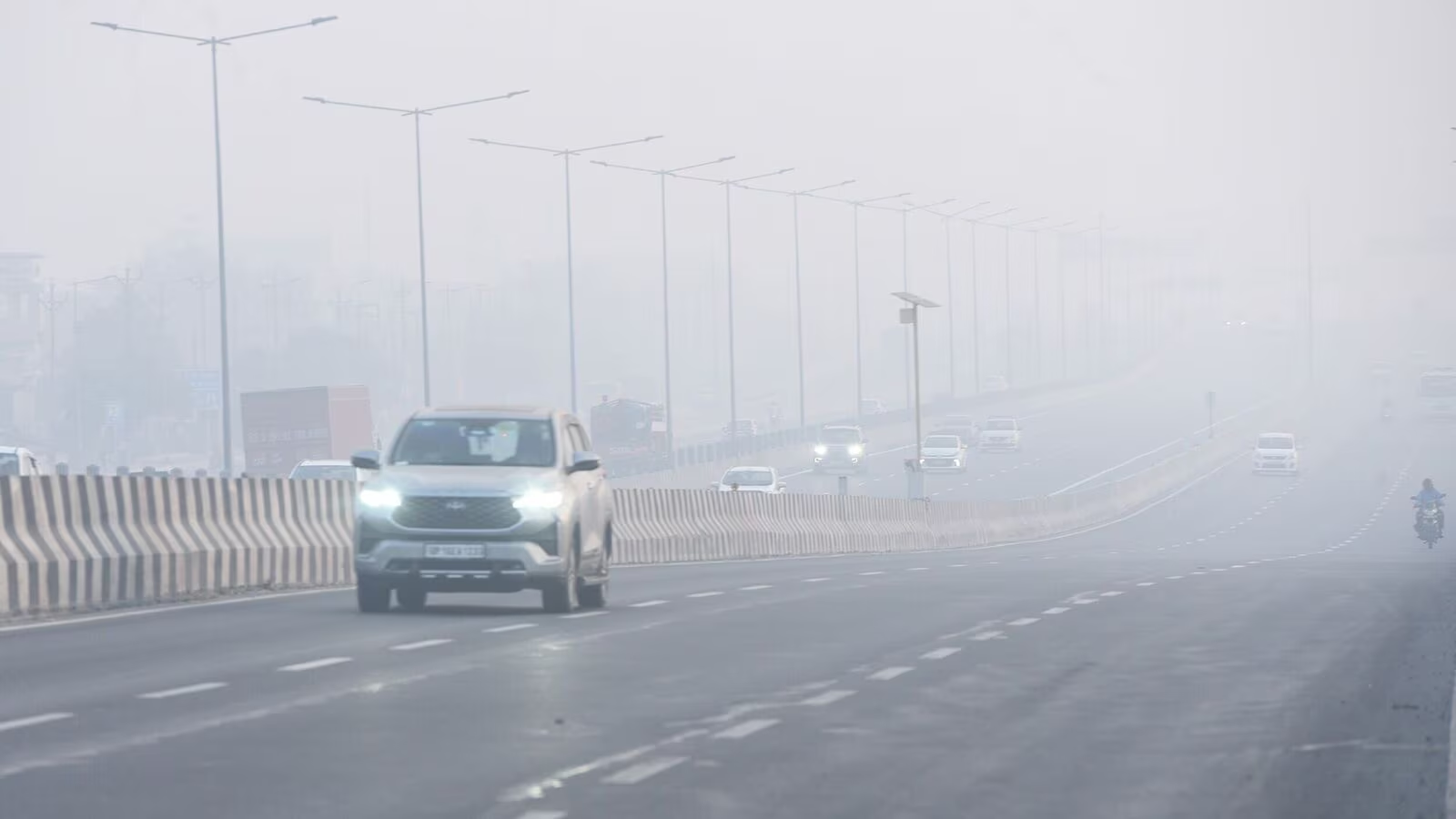 Air pollution in Nagpur city with AQI details and health impact visuals