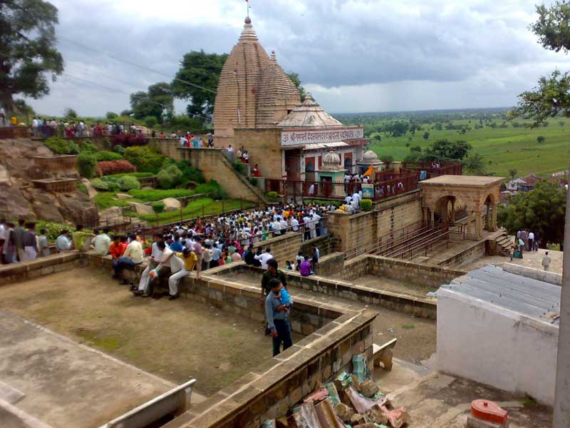 A grand religious gathering at Adasa with devotees reciting Ganapati Atharvashirsha Stotra in a sacred atmosphere.