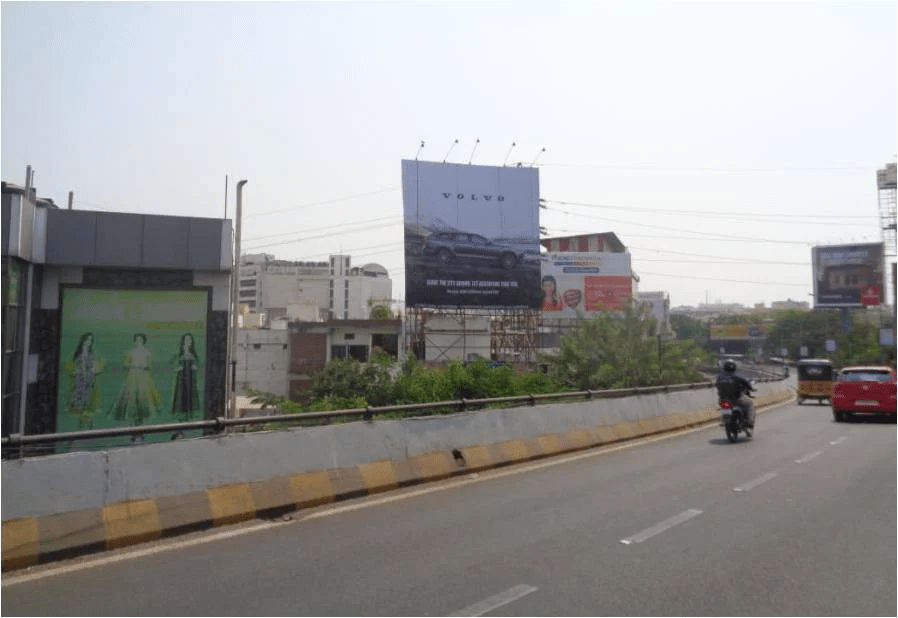 Bombay High Court ruling on NMC hoarding tender affecting footpaths and public accessibility.