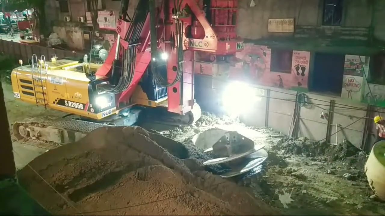 Nagpur flyover construction site showing traffic congestion and flyover pillars under construction