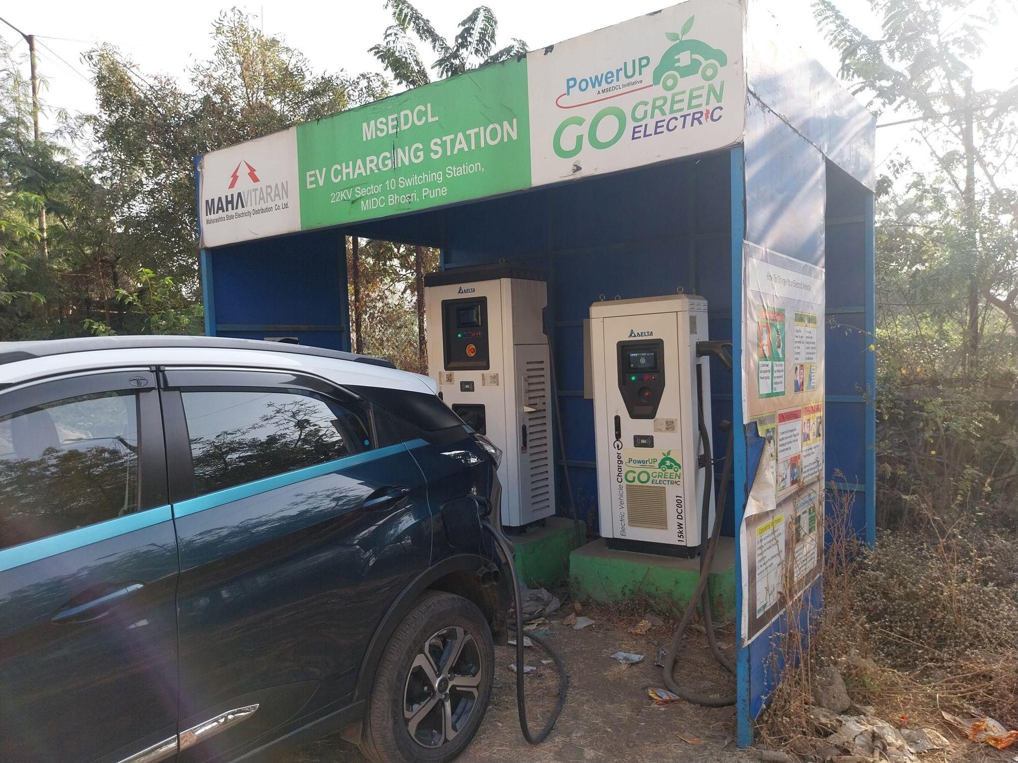 EV charging station setup in Nagpur by Mahavitaran with electric vehicles charging in urban environment