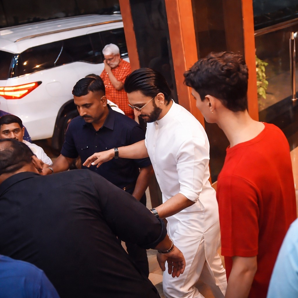 Ranveer Singh visiting Hedgewar Memorial Nagpur photo