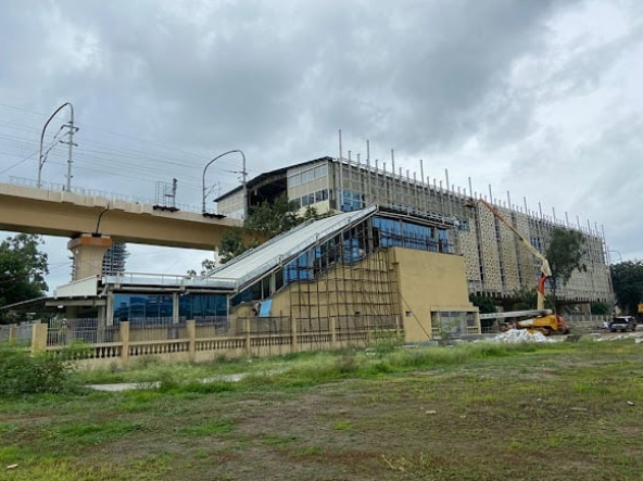 Crowd and activity at Kasturchand Park Nagpur highlighting civic discipline issues