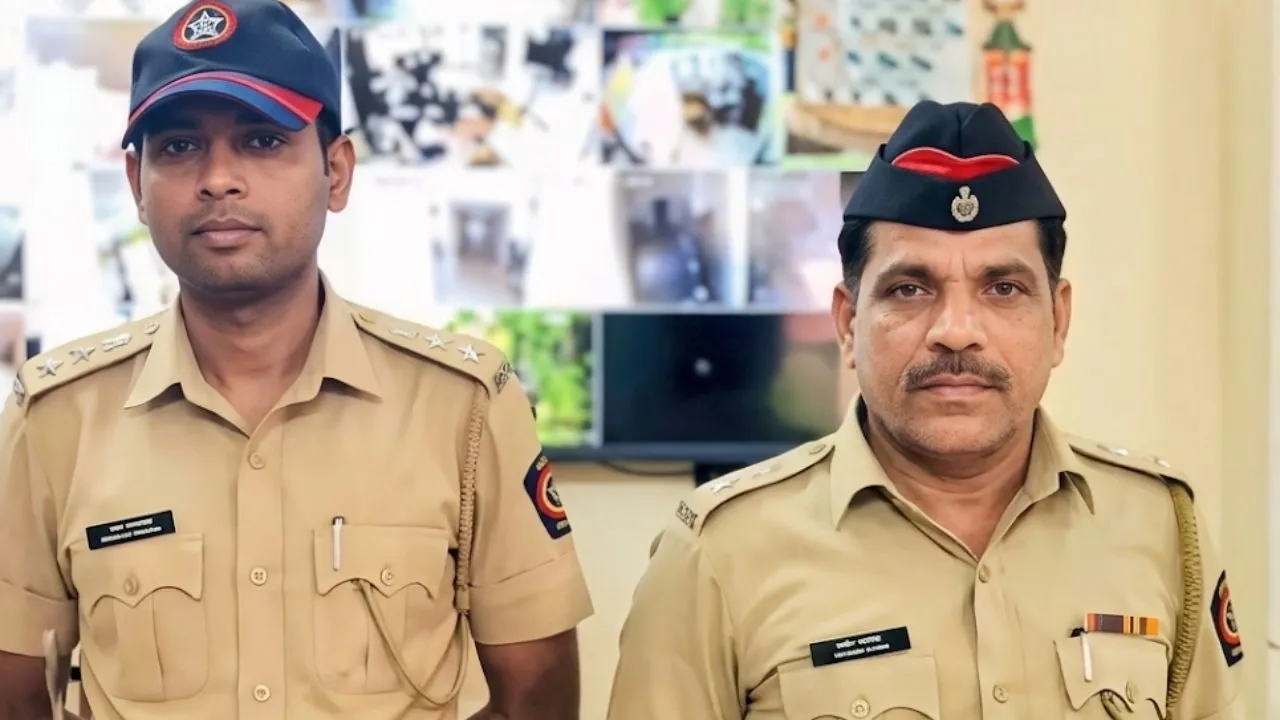 Police rescuing mother and daughter at Ambazari Lake Nagpur