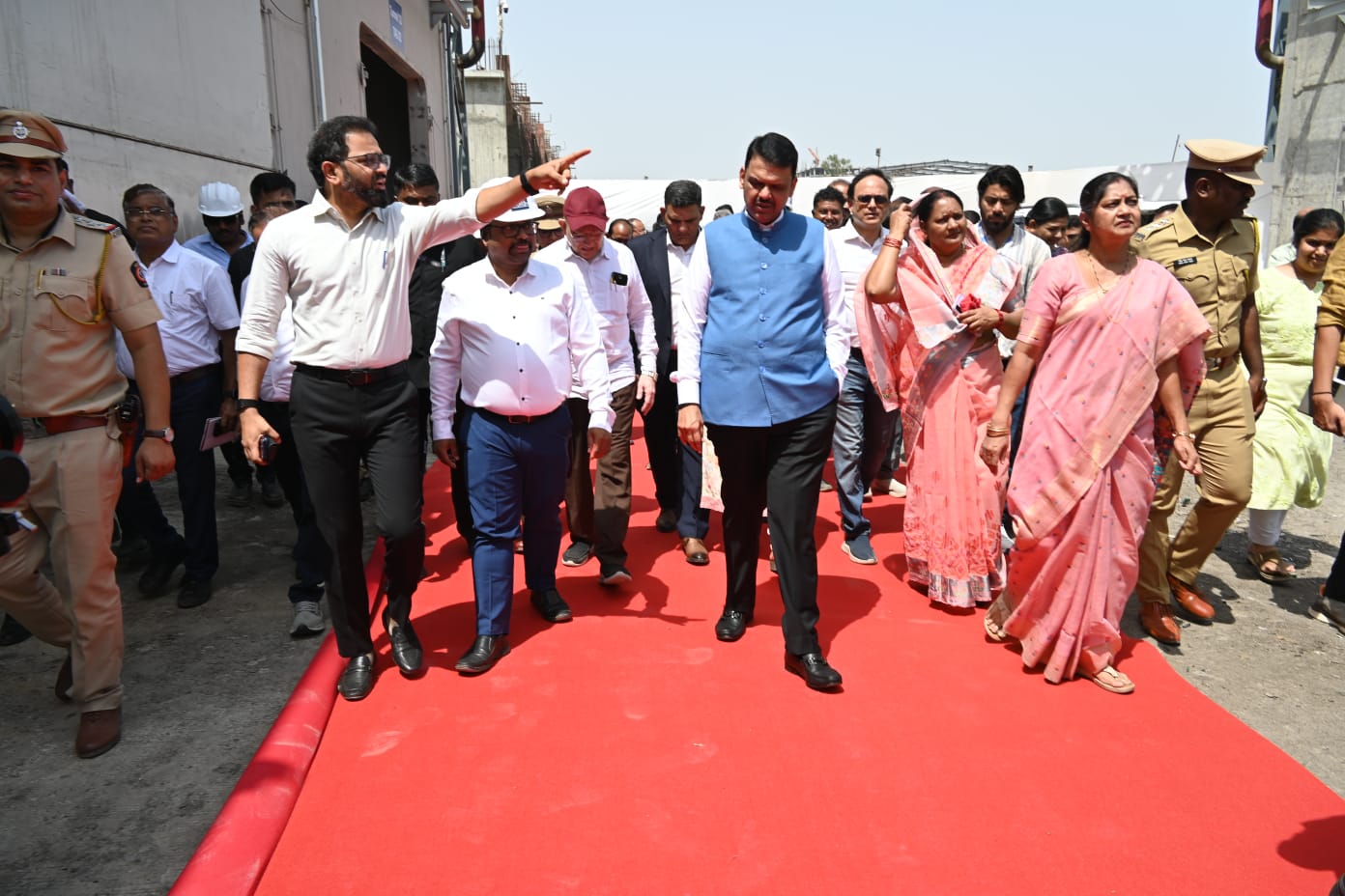 CM Devendra Fadnavis reviews Bhandewadi 300 crore waste to energy integrated facility Nagpur India first August 2026