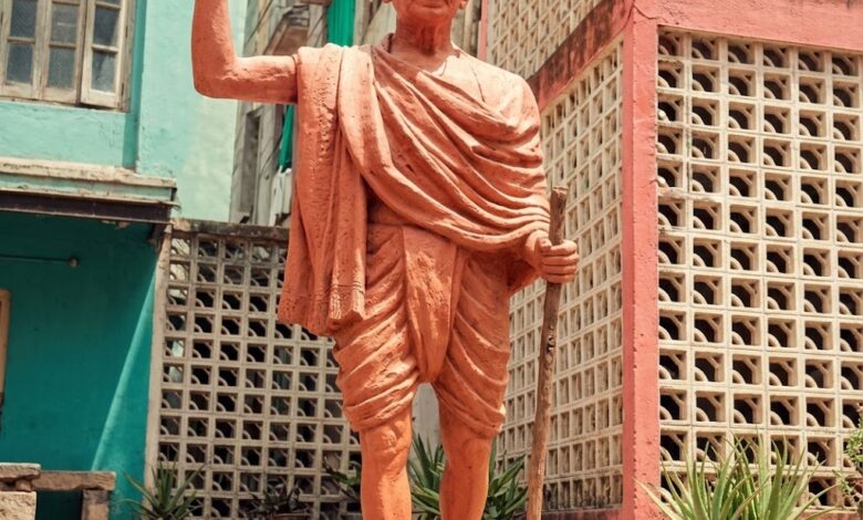 Mahatma Gandhi statue Satranjipura Nagpur glasses fixed NMC after newspaper report June 2026