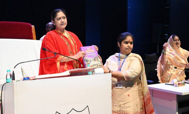 NMC Nagpur presents Rs 6202 crore surplus budget for 2026-27 with no new tax hike — Shivani Dani Vakhare budget presentation