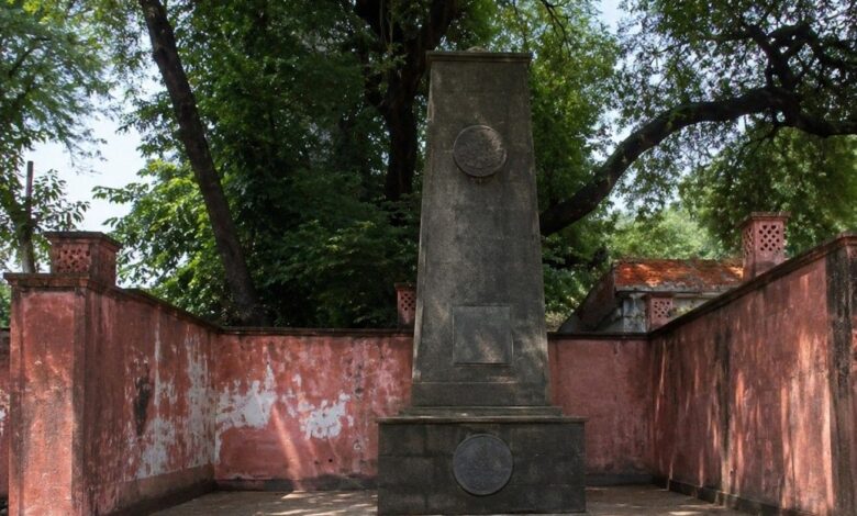 Jai Stambh Nagpur war memorial poor condition neglect filth algae citizens concern NMC 2026