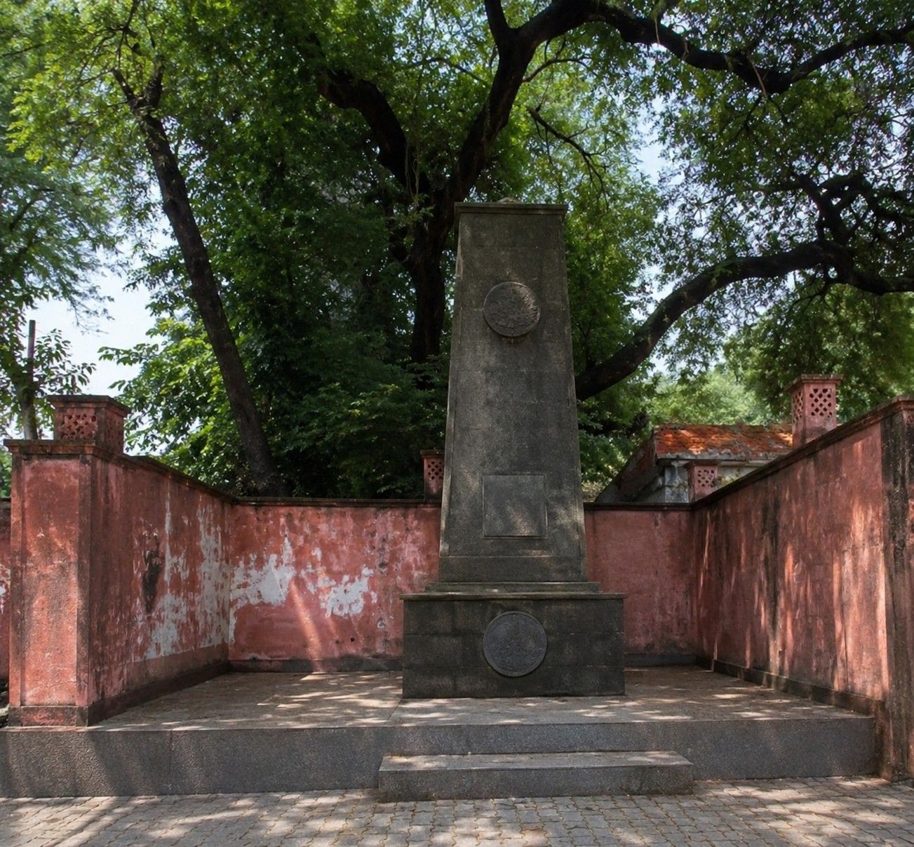 Jai Stambh Nagpur war memorial poor condition neglect filth algae citizens concern NMC 2026