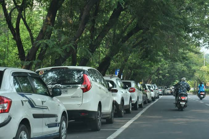 NMC Nagpur launches scientific street vendor management and on-street parking pilot project on 10 major roads in Dharampeth Laxmi Nagar zones — Commissioner Vipin Itankar chairs review July 2026