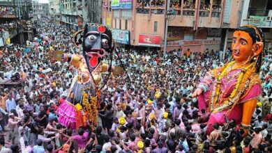 Maharashtra Cultural Affairs Minister Ashish Shelar performs ceremonial pooja of Kali Marbat and Pili Marbat at Nagpur Marbat Festival 2026 launch — main procession September 11 free entry